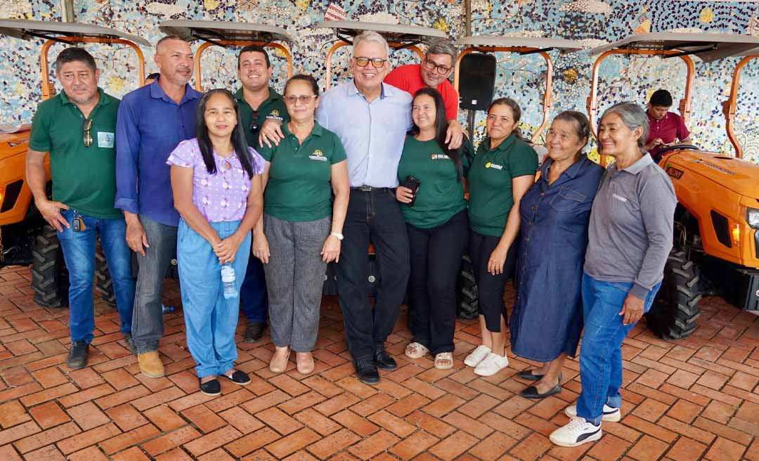 Petecão entrega tratores a associações e cooperativas e reforça apoio à agricultura familiar no Acre
