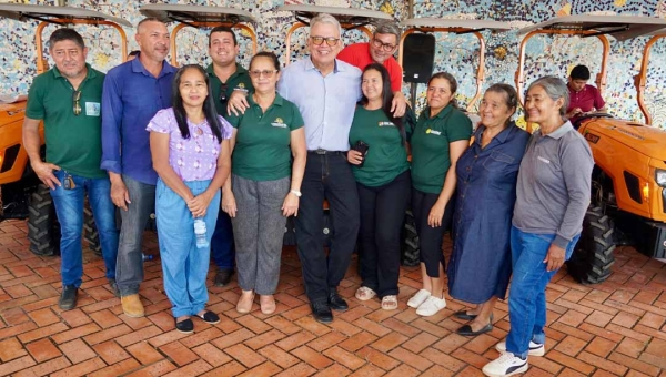Petecão entrega tratores a associações e cooperativas e reforça apoio à agricultura familiar no Acre