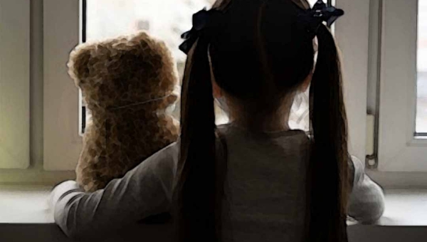 Polícia prende homem condenado a mais de 13 anos por estupro da meia-irmã de 9 anos