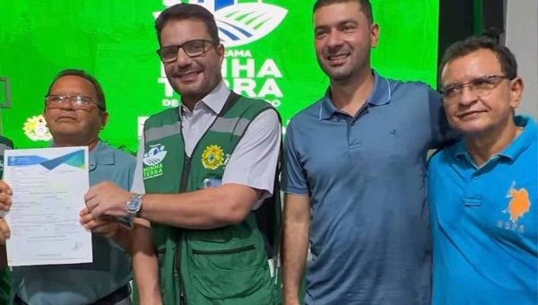 Gonzaga comemora entrega de títulos definitivos a produtores do Juruá: “Isso traz oportunidade para o Acre crescer e gerar riquezas”