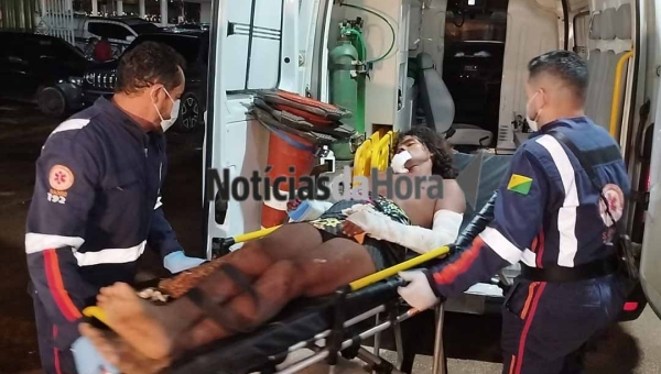 Mulher trans em situação de rua é brutalmente espancada por facção e se refugia em igreja na Capital