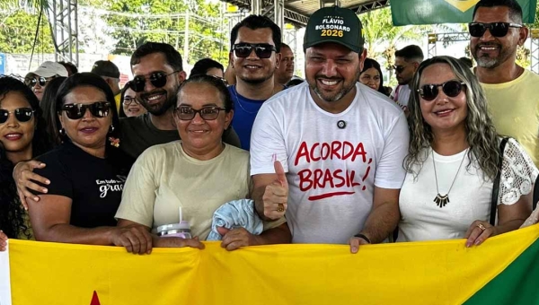 Movimento “Acorda Brasil” inicia manifestação no Lago do Amor, em Rio Branco, com críticas ao STF e ao governo Lula