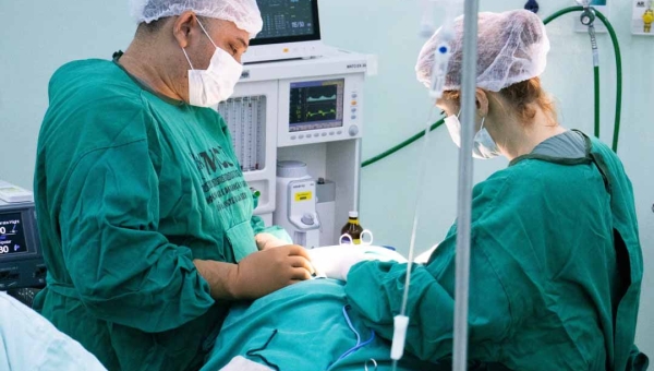 Opera Acre consolida regionalização e amplia cirurgias em 24%, levando a Saúde para mais perto da população no interior