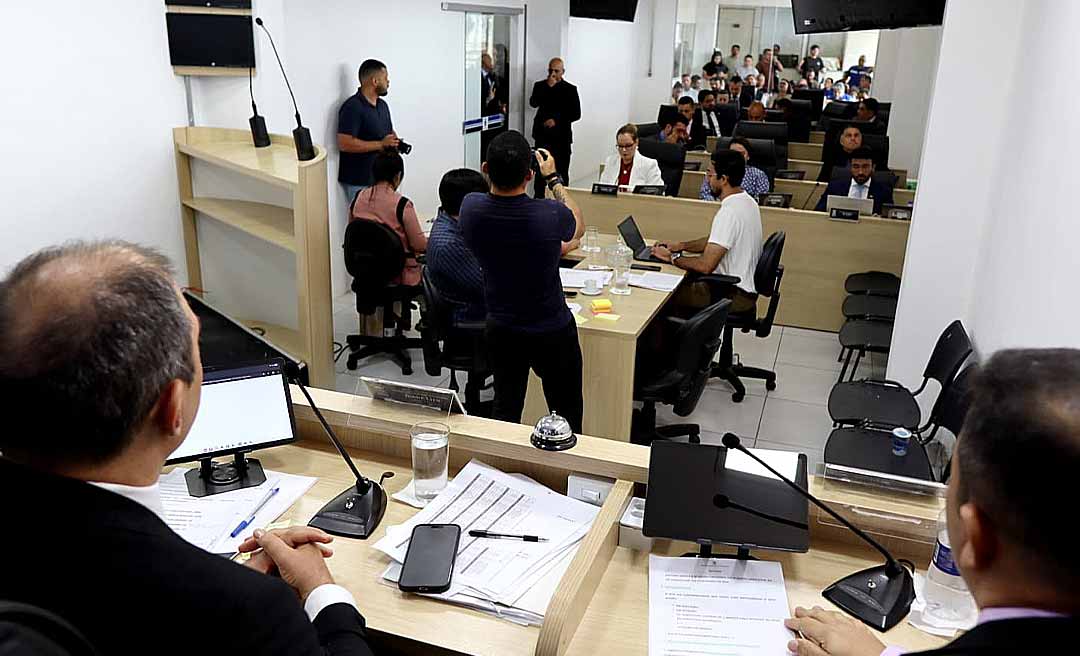 Sob suspeita, Ricco terá que detalhar arrecadação, custos e falta de FGTS a motoristas em audiência na Câmara de Rio Branco