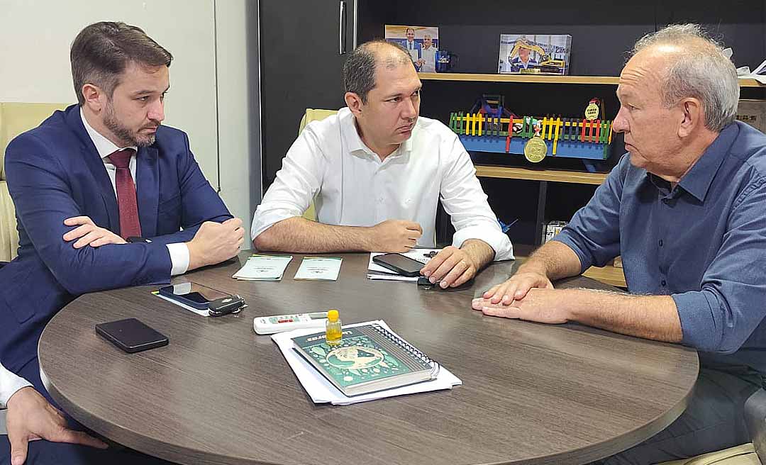 Calixto faz convite oficial ao presidente da Câmara Joabe Lira para o 2º Encontro de Vereadores do Acre