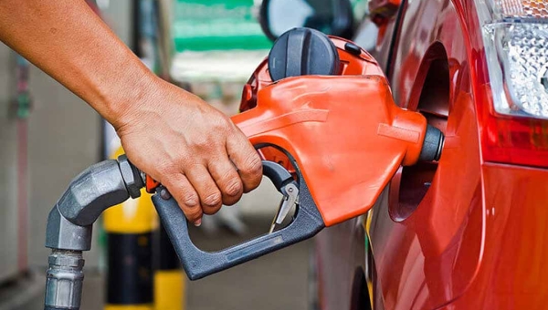 Conflito no Oriente Médio pressiona preço do combustível e impacto já chega ao Acre; diesel sobe R$ 0,20 por litro e gasolina R$ 0,03