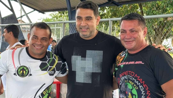 “Esporte forma cidadãos”, diz Samir Bestene ao participar de roda de capoeira com mais de 50 crianças no bairro Jequitibá