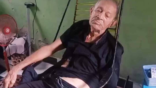 Ativista denuncia abandono de idoso de 89 anos na Sobral e cobra atendimento do Samu: “Isso é desumano”