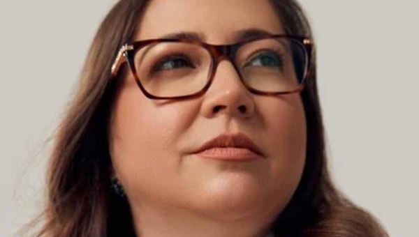 Advogada denuncia ameaças e misoginia durante atendimento a cliente e faz desabafo nas redes: “Não recuaremos”