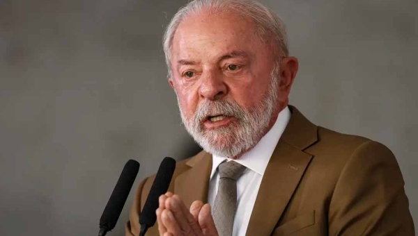 Presidente Lula zera imposto e subsidia diesel para conter alta do petróleo