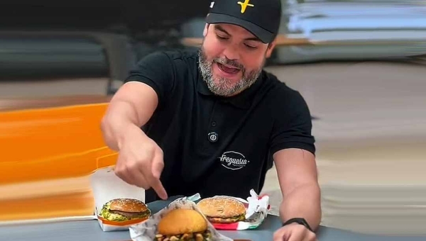 Após “guerra” entre Burger King e McDonald’s, dono do Freguesia entra na brincadeira e lança desafio com hambúrguer acreano