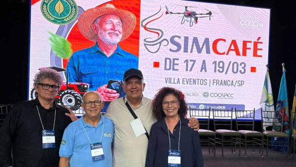 Petecão amplia espaço do café acreano e lidera comitiva em evento nacional