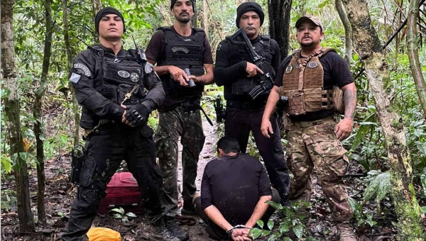 Foragido por romper tornozeleira é localizado e preso em área de mata no interior do Acre