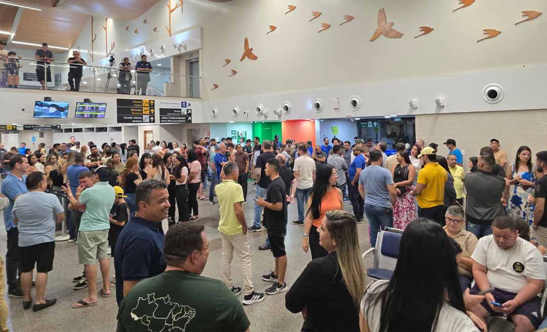 Após filiação ao PSDB, Bocalom é aguardado por apoiadores no Aeroporto de Rio Branco