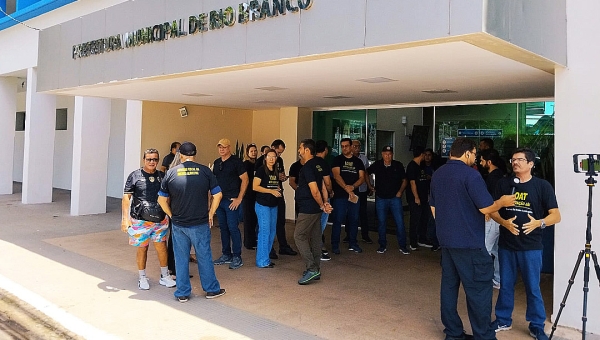 Auditores fiscais da Capital entregam cargos e protestam contra arquivamento de lei tributária em Rio Branco
