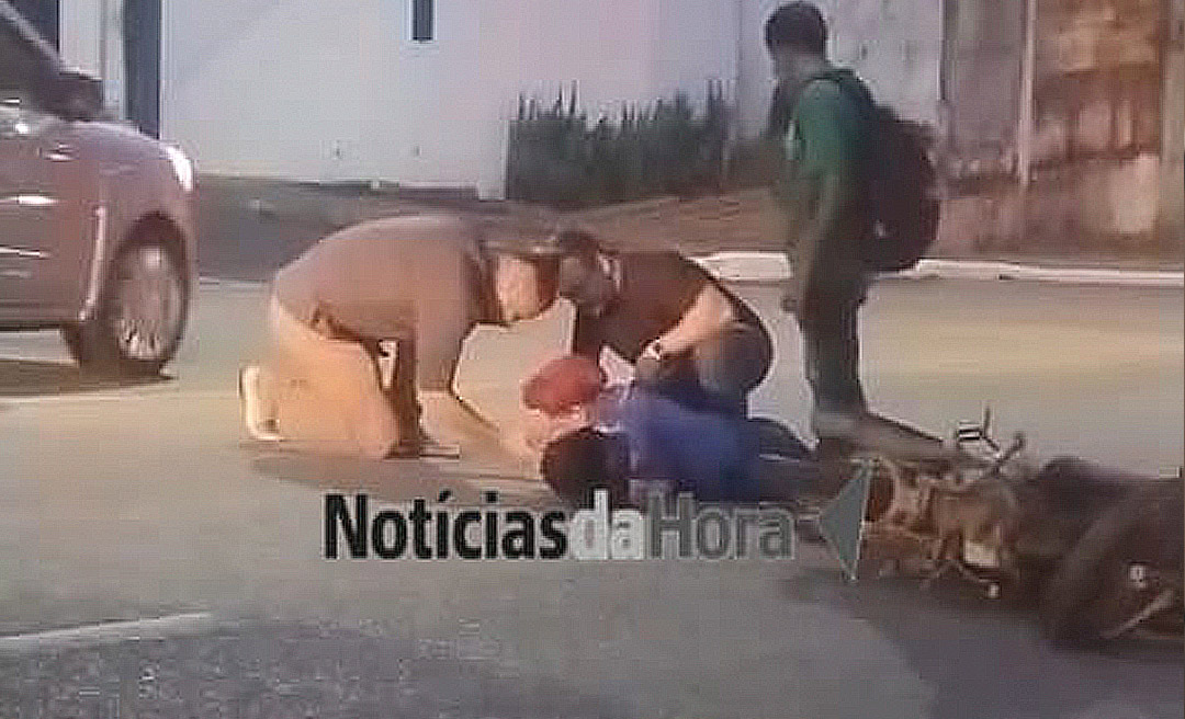 Motociclista perde controle após afundamento na pista e fica ferida em Rio Branco