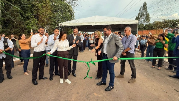 “Tenho certeza da sua eleição”, diz Gladson a Mailza durante inauguração de trecho da Dias Martins
