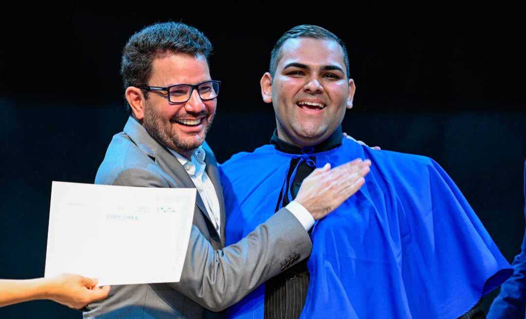 Governador defende educação para reduzir desigualdades no Acre ao participar da formação de 595 jovens em cursos técnicos