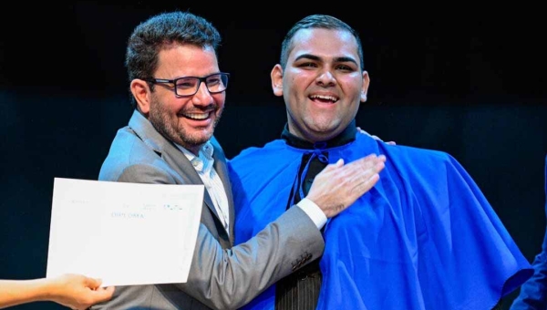 Governador defende educação para reduzir desigualdades no Acre ao participar da formação de 595 jovens em cursos técnicos