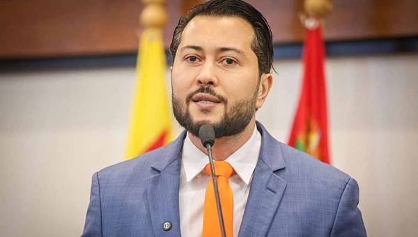 “Engana todos por igual”, diz Jarude ao acusar governador Gladson de descumprir promessas com servidores públicos