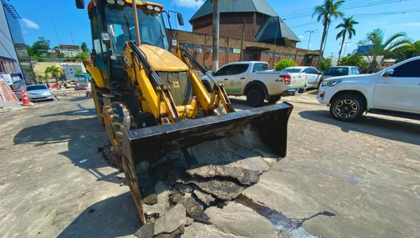 Prefeitura de Cruzeiro do Sul usa 32 toneladas de asfalto nesta terça-feira na operação tapa-buracos