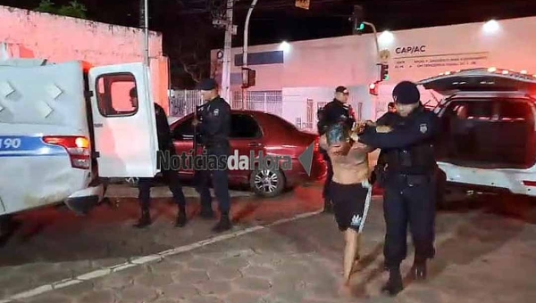 Boca de fumo é estourada após denúncia, e dupla é presa com drogas, dinheiro e materiais do tráfico em Rio Branco