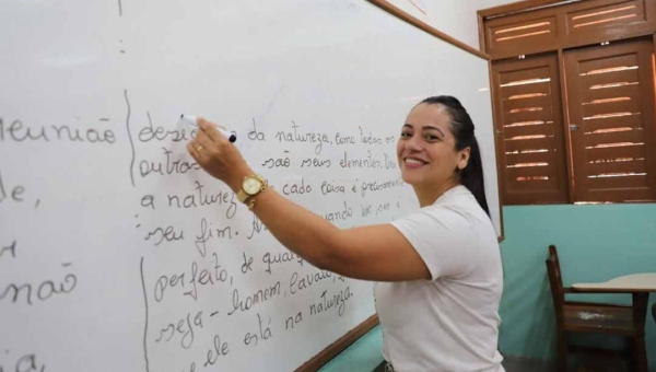 Governo convoca professores aprovados em processo seletivo para assinatura de contrato