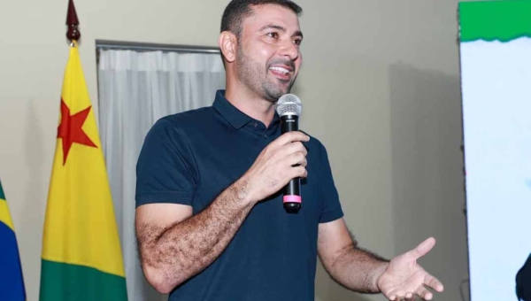 Nicolau Júnior destaca criação da Faculdade Estadual do Acre como avanço histórico para a educação