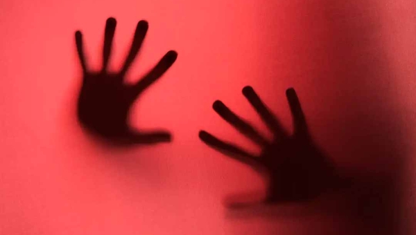 Entenda o que é vicaricídio; projeto de lei endurece pena para o crime