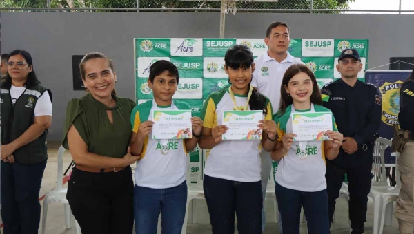 Sejusp promove formatura do projeto Pequenos Brilhantes para estudantes de Sena Madureira