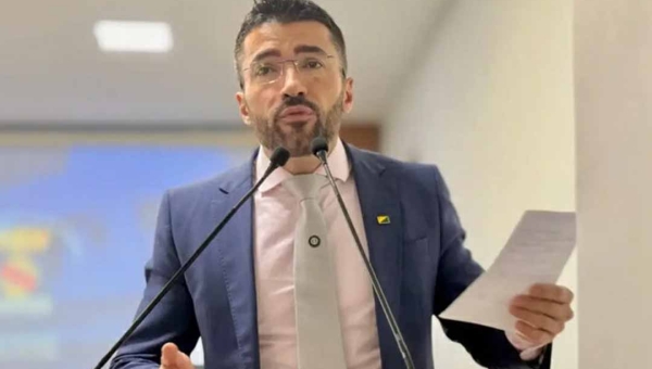 “Estão brincando com o futuro de mães e das crianças de Rio Branco", diz Zé Lopes ao cobrar vagas e reconhecimento de assistentes de creche