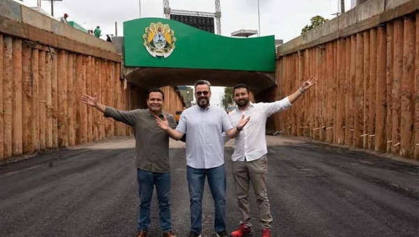 Rompido com o governo Gladson, Tadeu Hassem publica fotos com Alan Rick em viaduto no centro e exalta senador