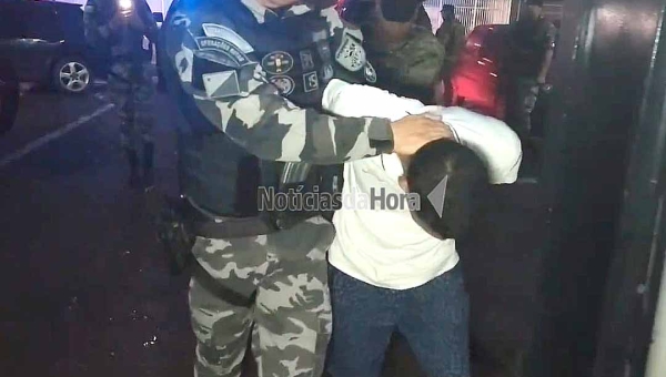 Perseguição termina com apreensão de entorpecentes e prisão de suspeito na Capital