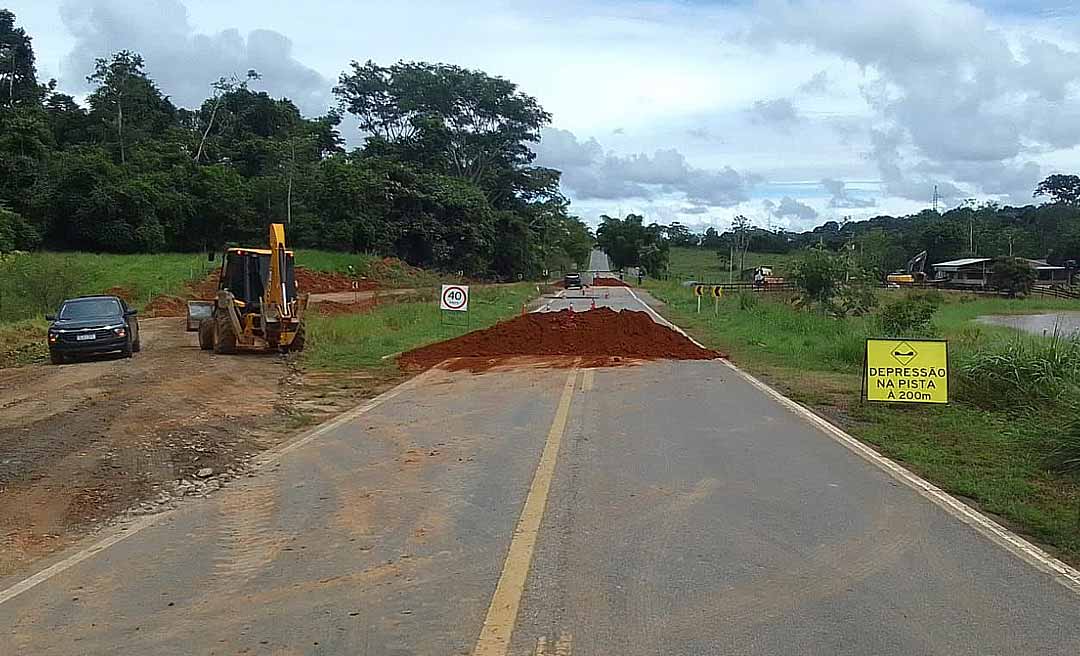 DNIT implanta desvio provisório após erosão e mantém tráfego em meia pista na BR-317, entre Epitaciolândia e Xapuri