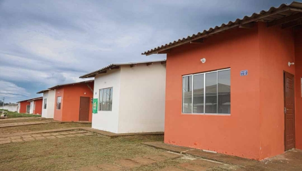 Administração Gladson Camelí realiza 3ª entrega de 100 unidades habitacionais na Cidade do Povo nesta terça