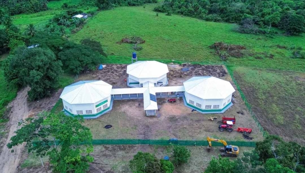 Inaugurada escola-modelo na Terra Indígena Nukini no Rio Moa, em Mâncio Lima 
