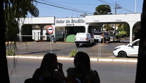 Bolsonaro tem 24h para explicar fala de seu filho Eduardo sobre acesso a vídeo