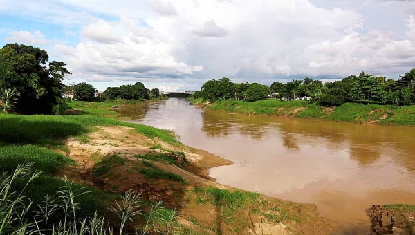 Rio Acre ultrapassa cota de alerta e atinge 13,60 metros na manhã desta segunda-feira em Rio Branco