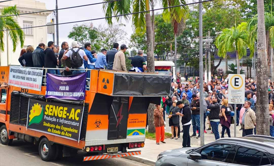 Sem consenso entre sindicatos, a falta de acordo com o governo pode travar pacote de benefícios e prejudicar todos os servidores