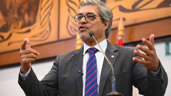 “A maior contribuição que podemos é a gente exigir do governo que ele mande uma proposta para ser discutida hoje na Aleac”, diz Edvaldo Magalhães