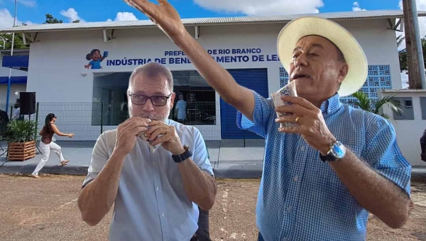 Vaca Mecânica - "É um sonho de mais de 30 anos realizado”, diz Bocalom ao inaugurar fábrica de leite de soja em Rio Branco