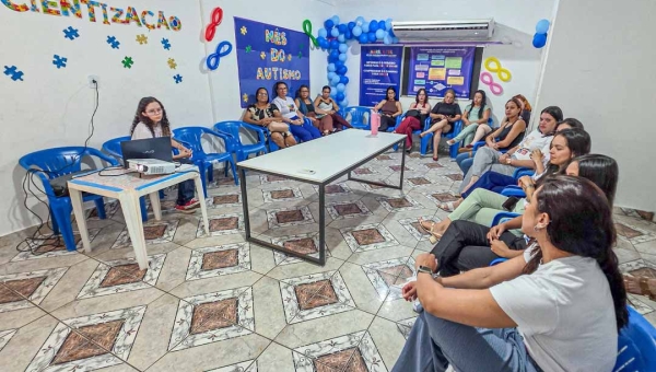 Prefeitura promove segundo dia de oficinas da Semana do Autismo com foco na orientação às famílias