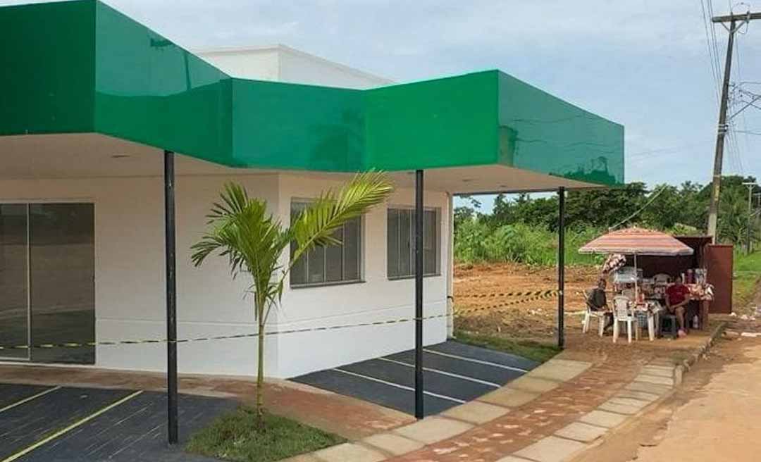 Deracre constrói espaço para mototaxistas em Porto Acre e garante estrutura à categoria