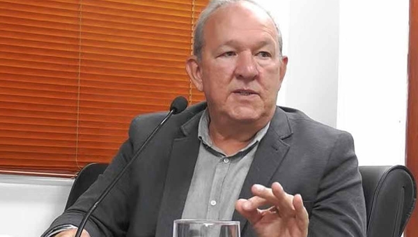 Projetos que beneficiam servidores chegam à Aleac ainda hoje, confirma o secretário Calixto