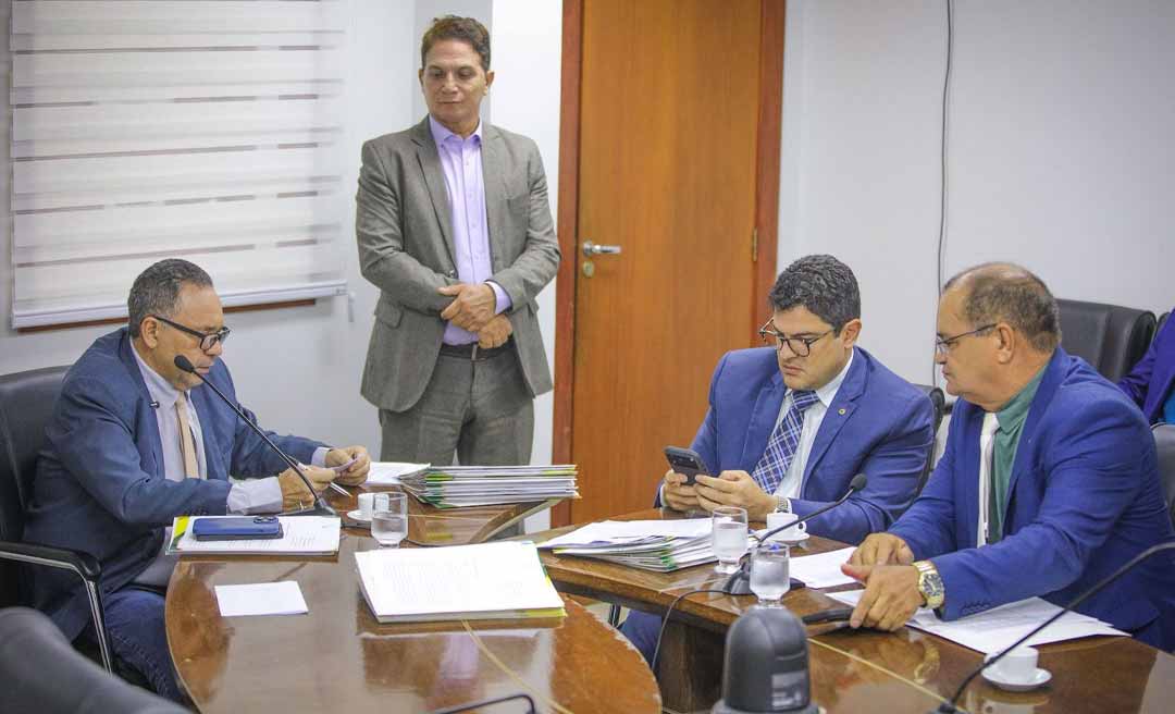 Governo apresenta PL e fixa em R$ 800 auxílio-alimentação para servidores civis e de R$ 700 para militares