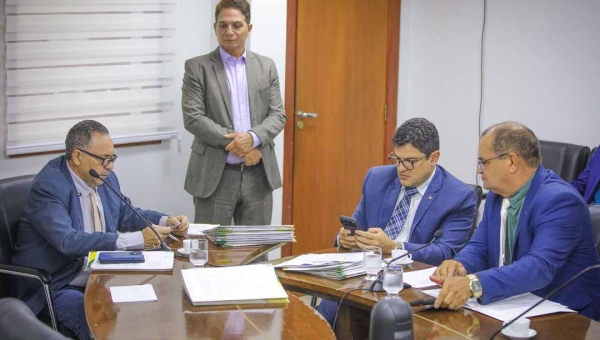 Governo apresenta PL e fixa em R$ 800 auxílio-alimentação para servidores civis e de R$ 700 para militares