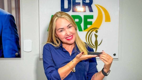 Sula Ximenes recebe título Mulher Destaque Cruzeirense por trabalho no Juruá