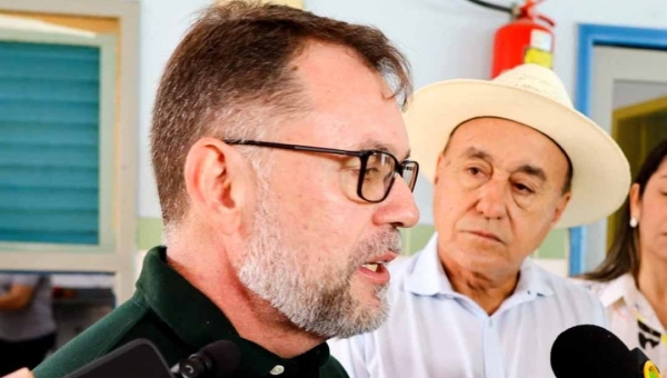 “Com humildade e pé no chão, vamos trabalhar para servir bem a população”, diz Alysson Bestene ao assumir Prefeitura