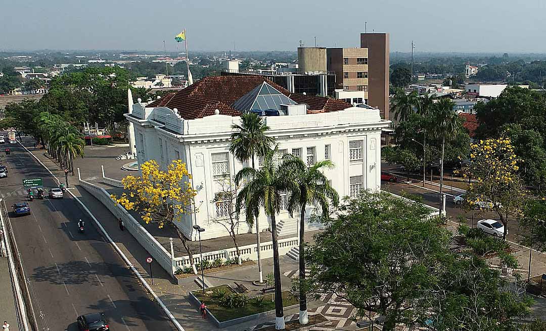 DOE traz "dança das cadeiras" no governo do Acre: secretários deixam cargos e nova equipe é montada