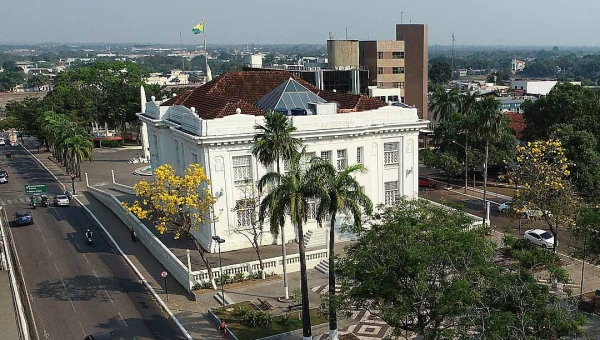 DOE traz "dança das cadeiras" no governo do Acre: secretários deixam cargos e nova equipe é montada